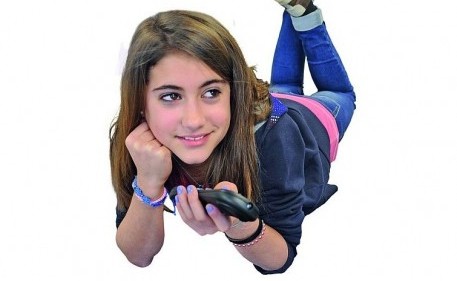 ragazza_telecomando02